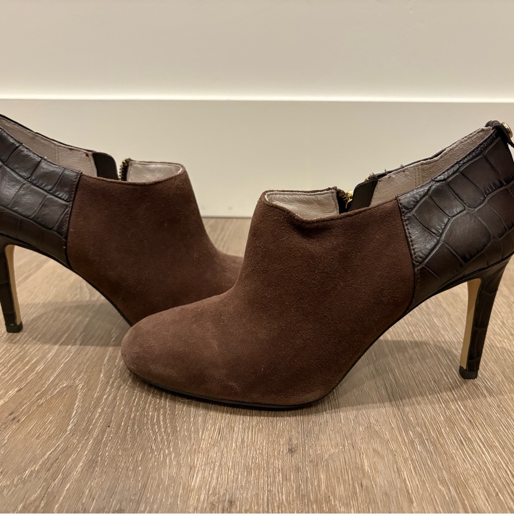 MICHAEL KORS Brown Suede Ankle Booties